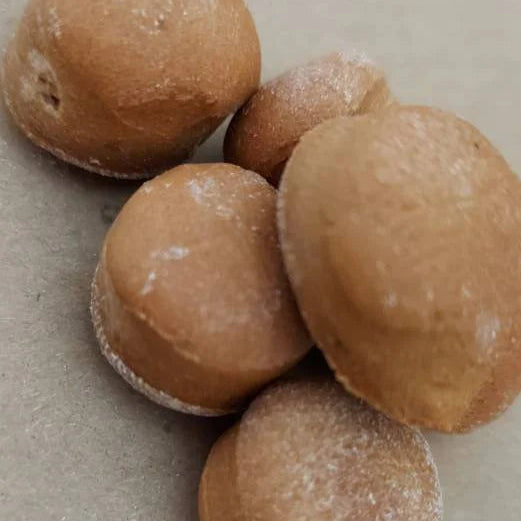 Our circular shaped treats that are flavoured with Beef and Chicken