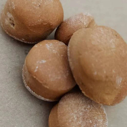 Our circular shaped treats that are flavoured with Beef and Chicken